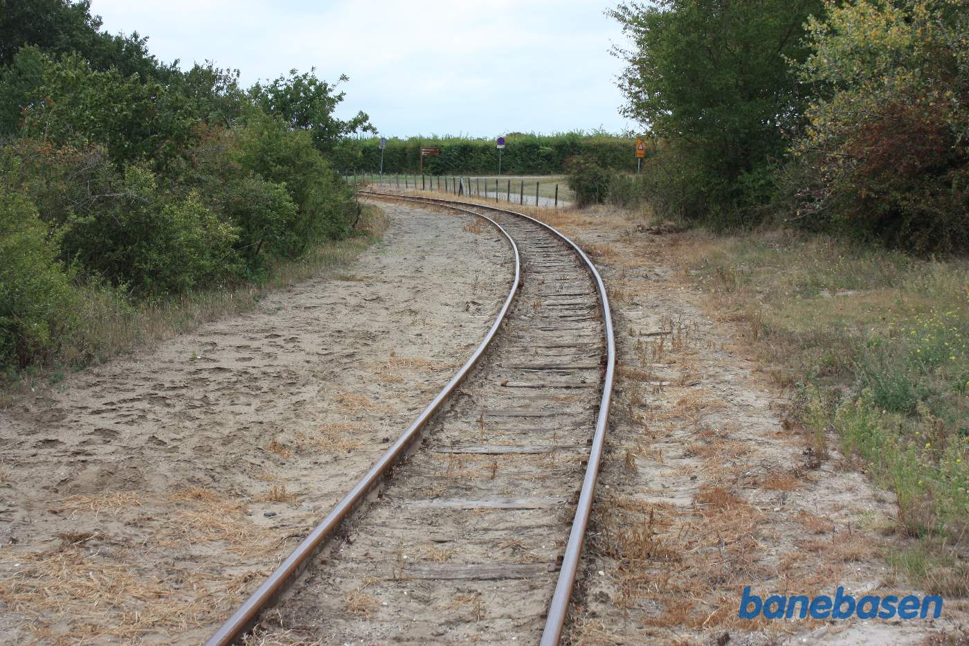 Sporet lige ved museets indgang, set i retning mod Scharendijke