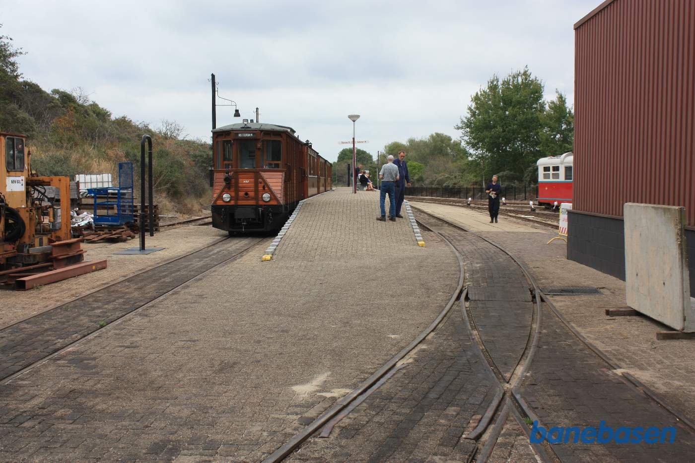 Dagens motortog ved perron, set skråt forfra