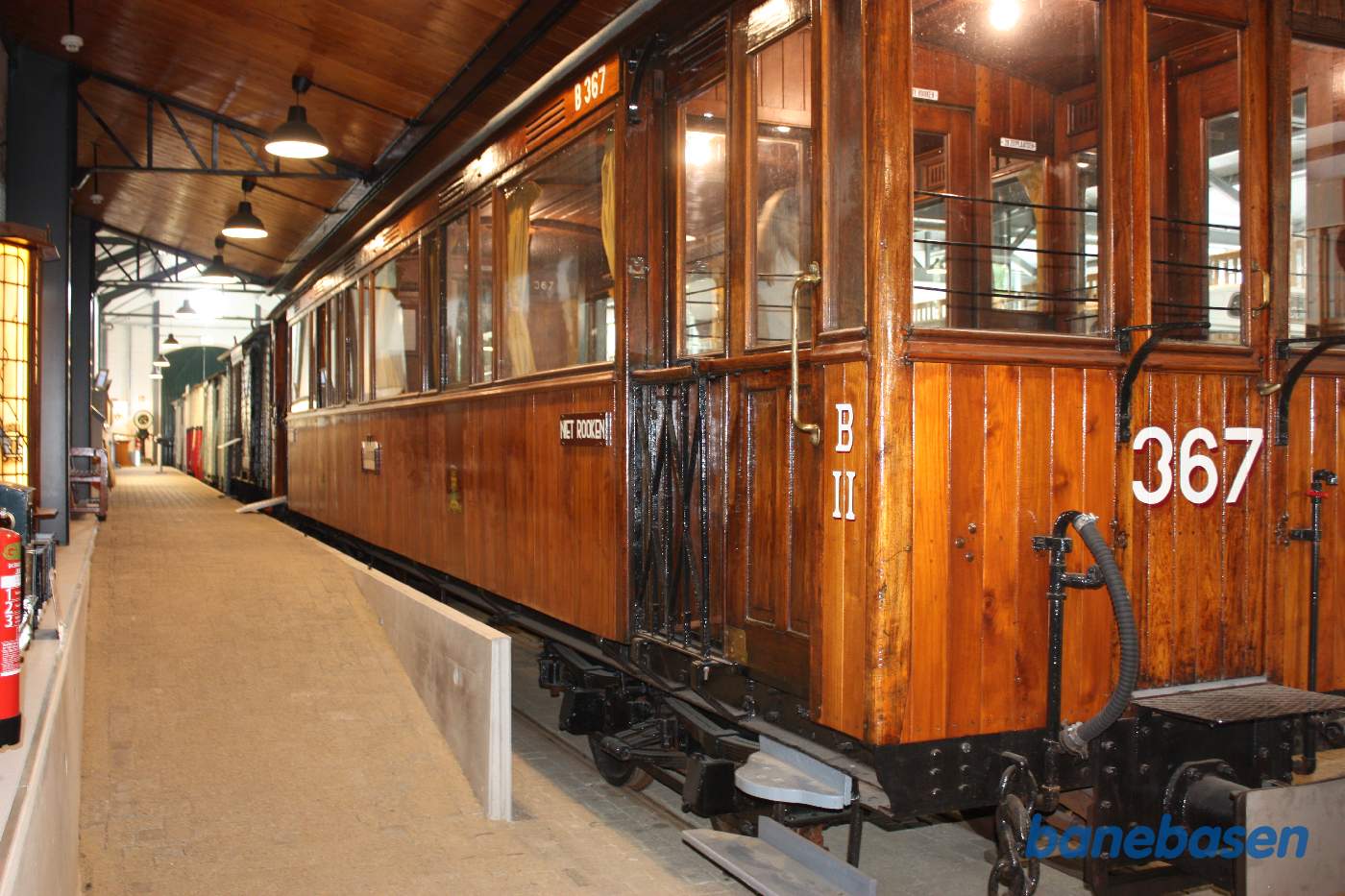 Teaktræsbeklæde personvogn, 3.kl.