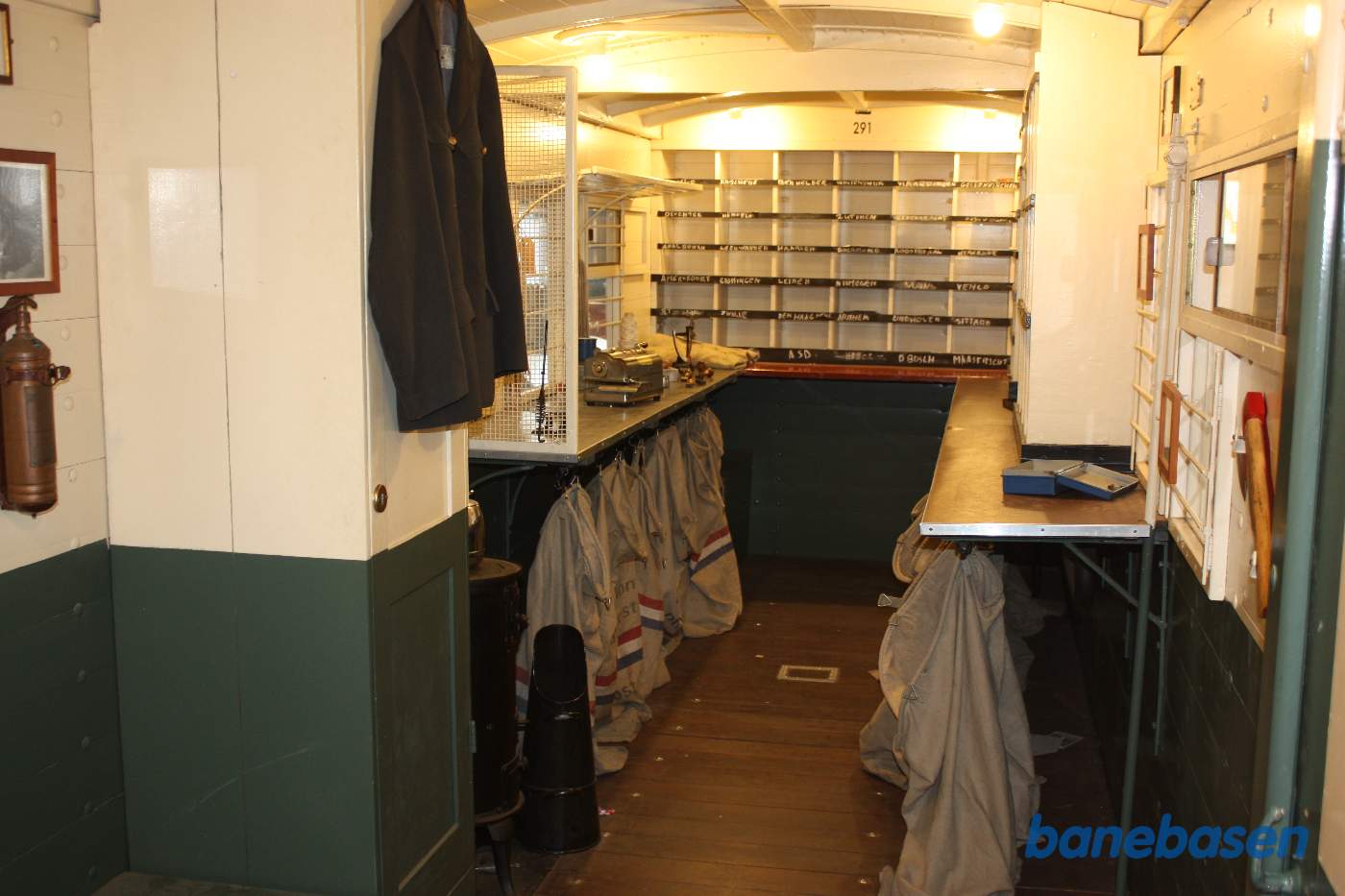 Postvogn set indefra