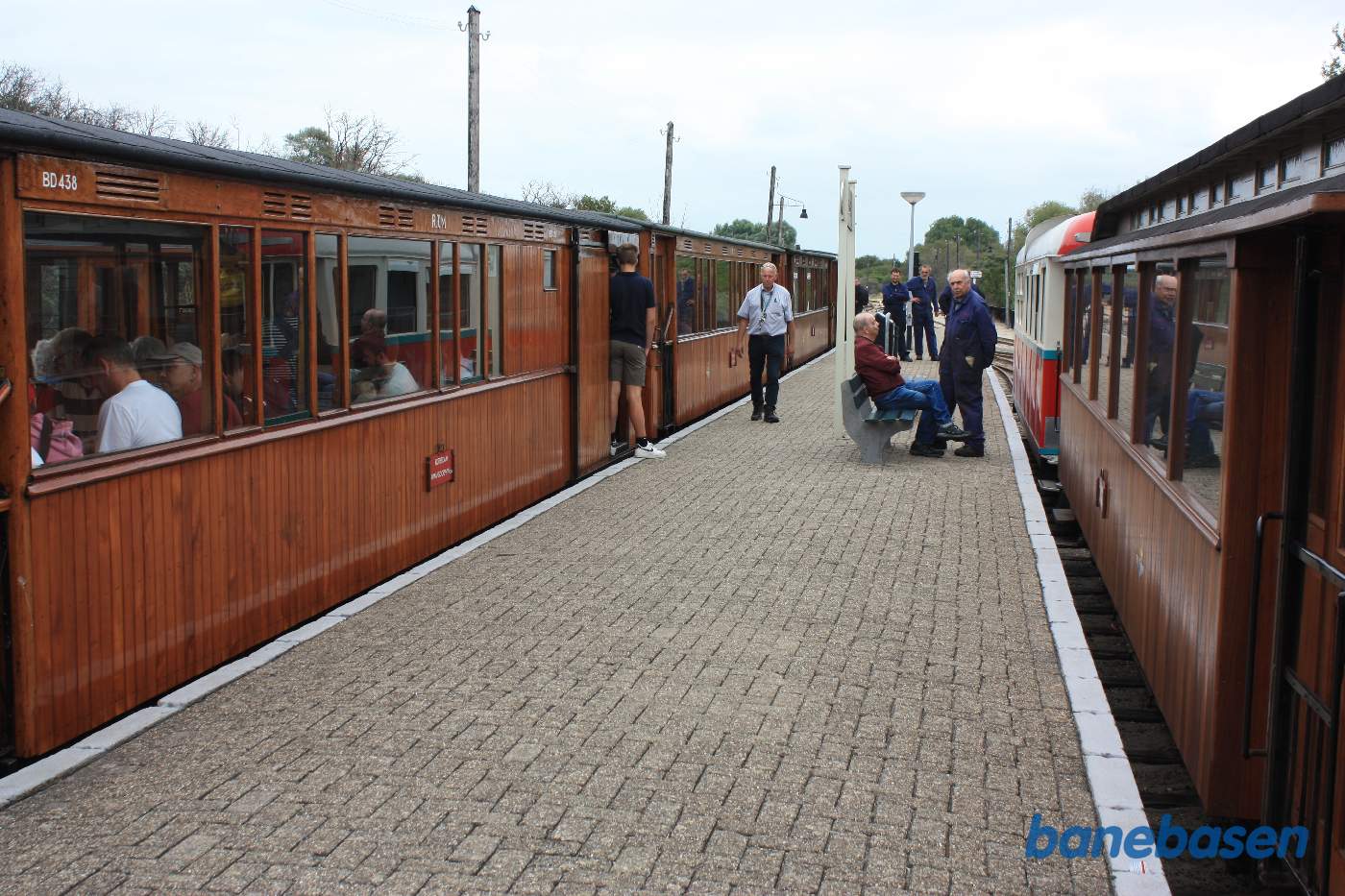 Persontoget holder klar til næste tur