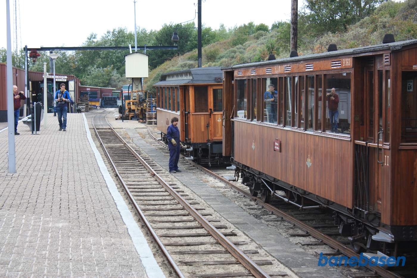 Motorvogn flytter rundt på personvognene