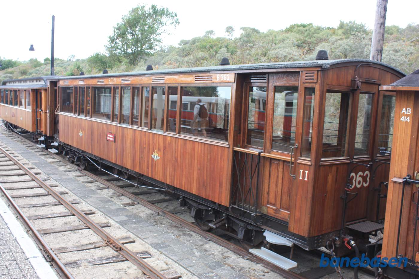 Motorvogn flytter rundt på personvognene