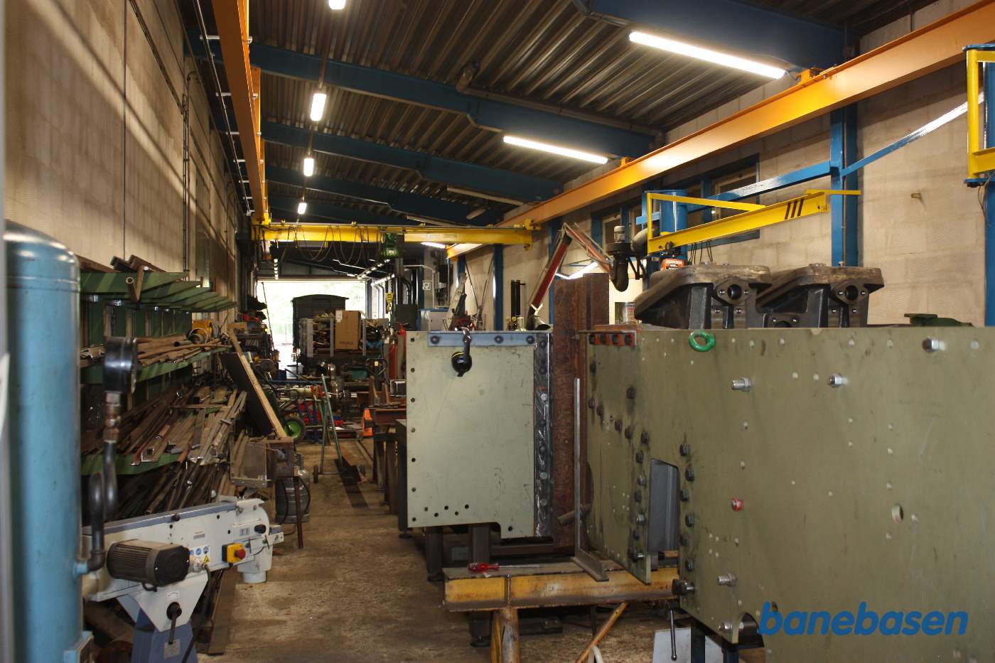 Et vue ind i værkstedet, hvor medlemmerne arbejder