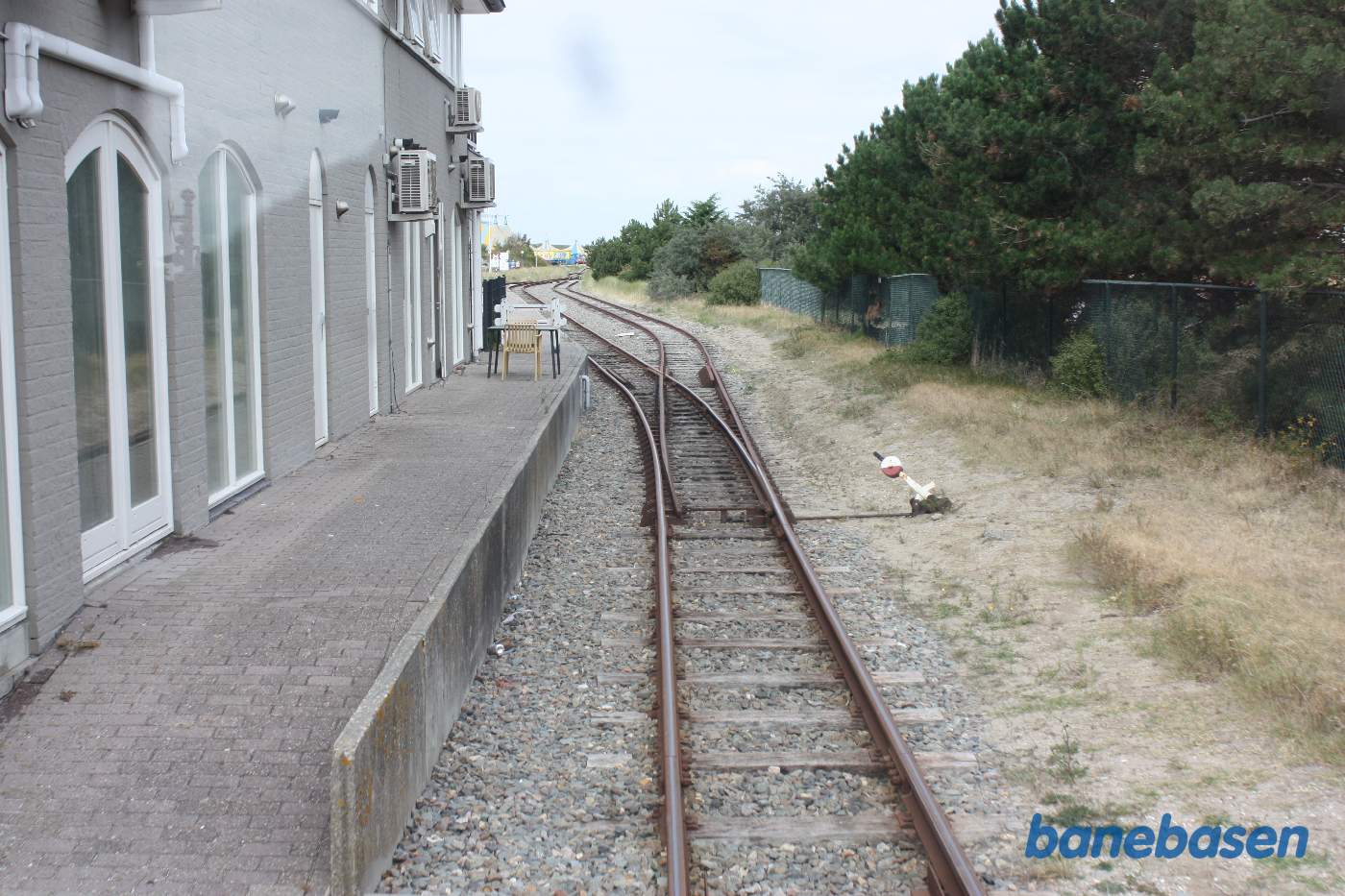 Vi passerer strandhotellet ved Port Zélande