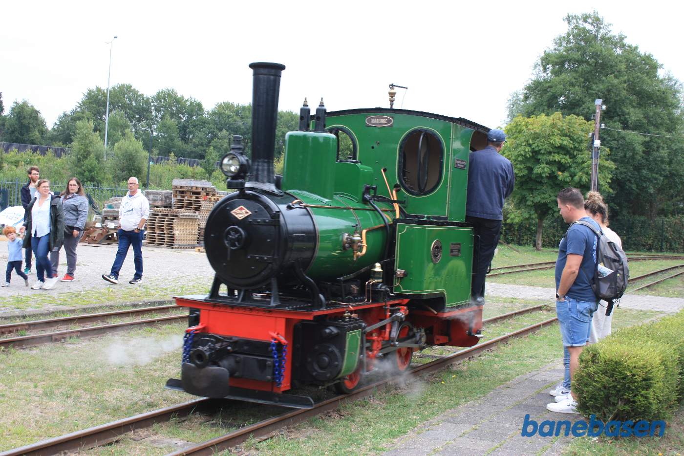 Damplokomotivet koblet af for omløb af vognene