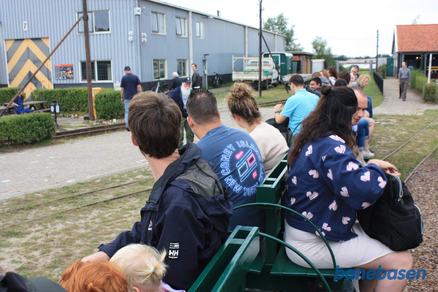 Gæsterne har sat sig til rette på vognenes sæder