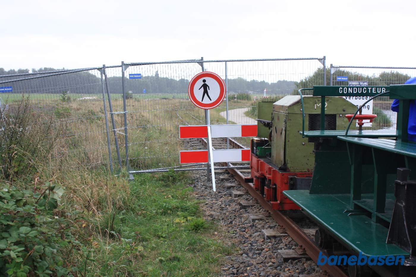 Hertil og ikke længere. Sporet er styrtet i søen længere fremme