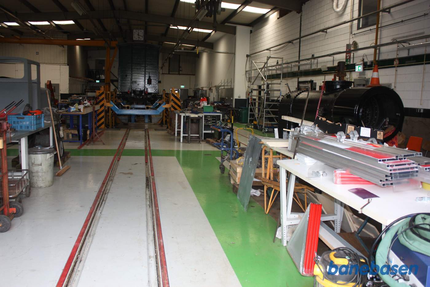 Et kig ind i banens værksted