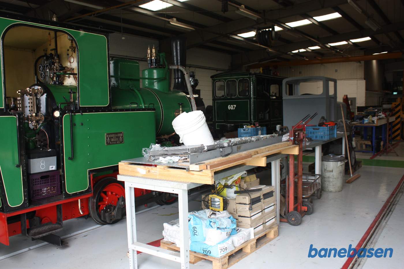 Et kig ind i banens værksted