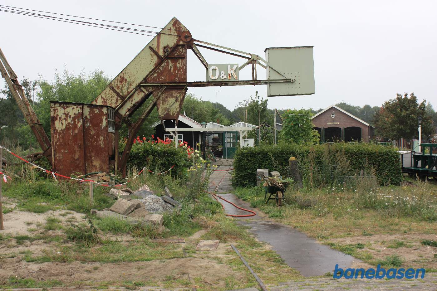 Rester af en gravemaskine til sand og grus