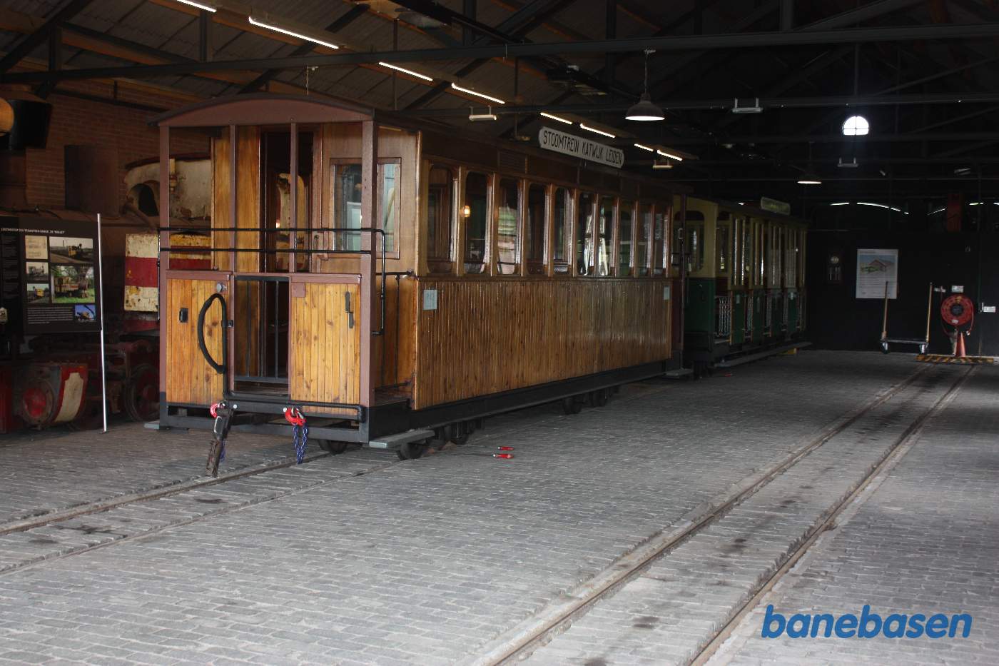 En teaktræsbeklædt personvogn