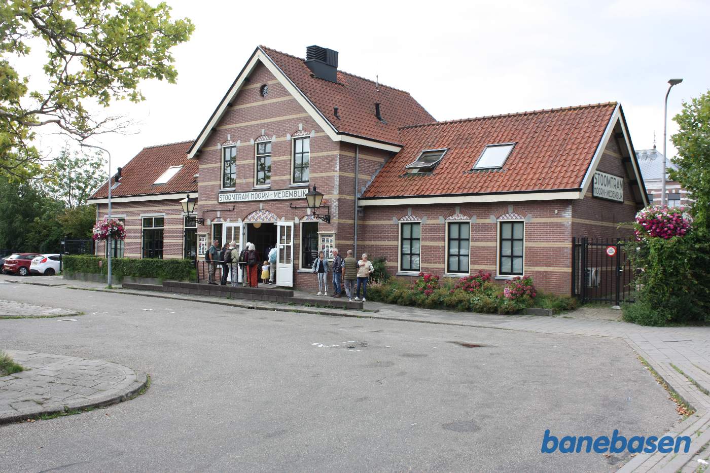 Stationen set fra gaden