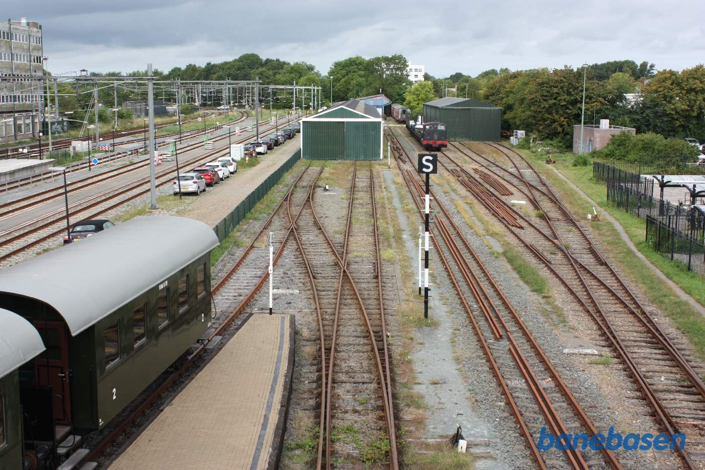 Et vue ud over stationsområdet fra gangbroen