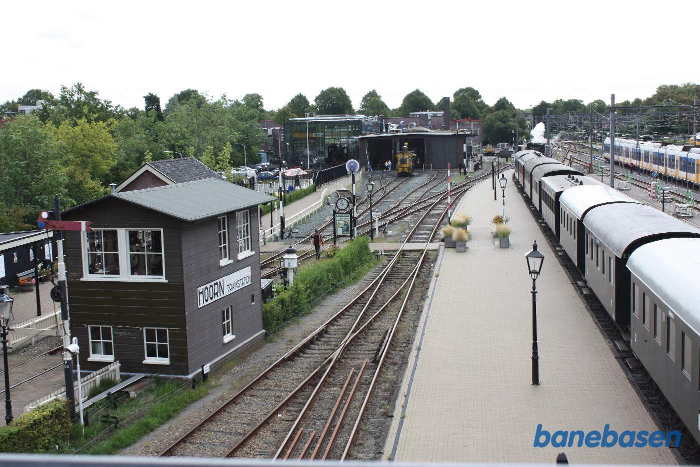 Et vue ud over stationsområdet fra gangbroen
