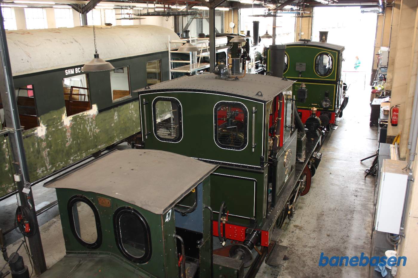 3 damplokomotiver og en personvogn