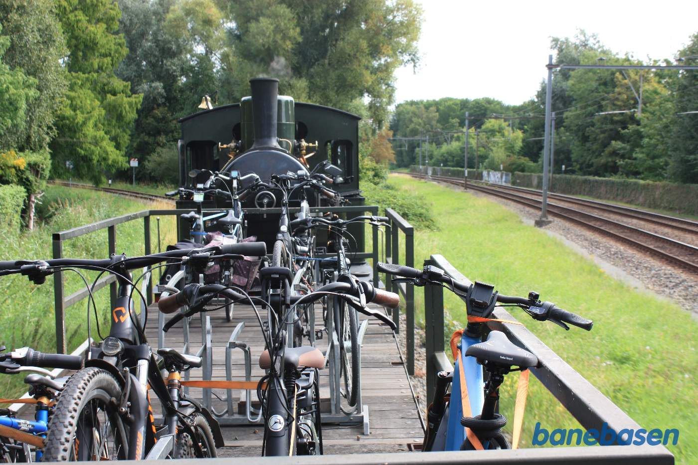 Så er toget kommet til det sted, hvor banen drejer fra hovedlinjen