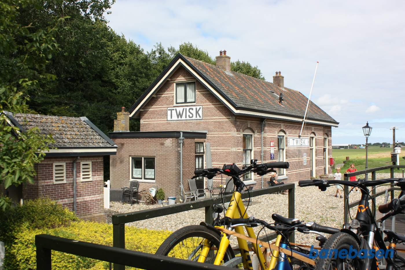 Stationen til venstre