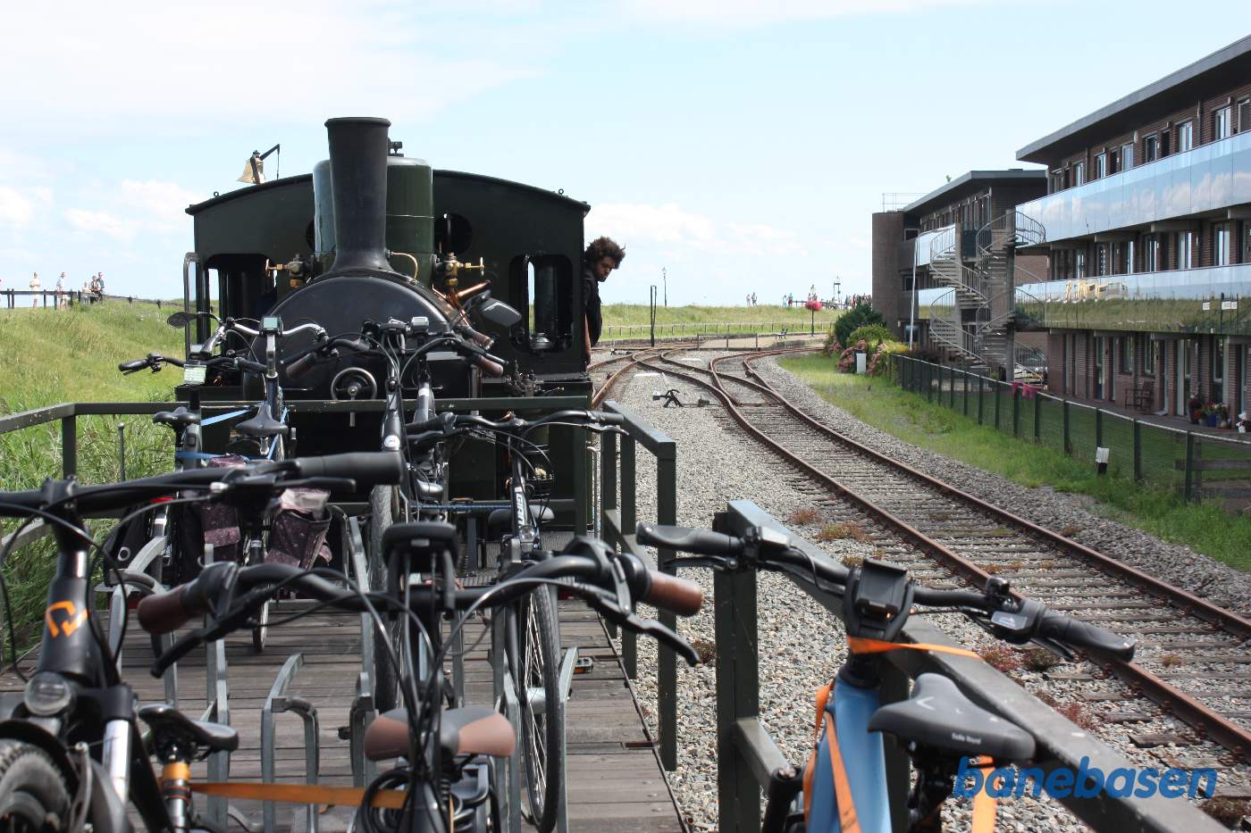 På vej ind på stationen