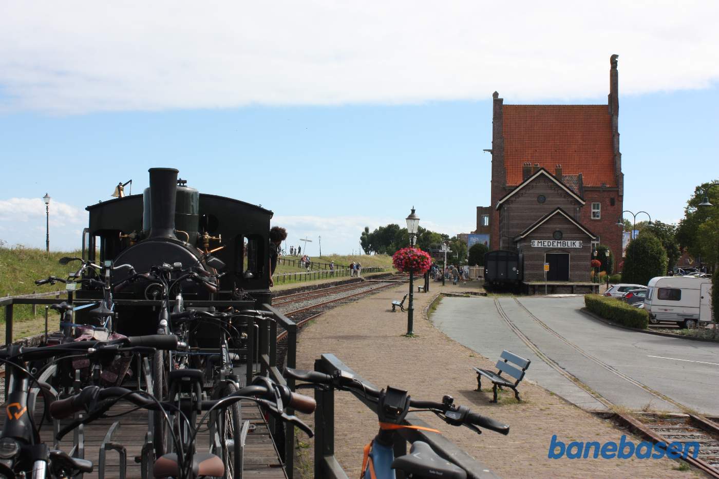 På vej ind på stationen