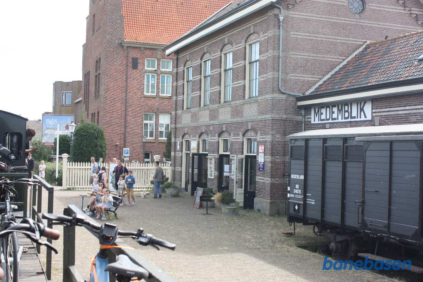 På vej ind på stationen