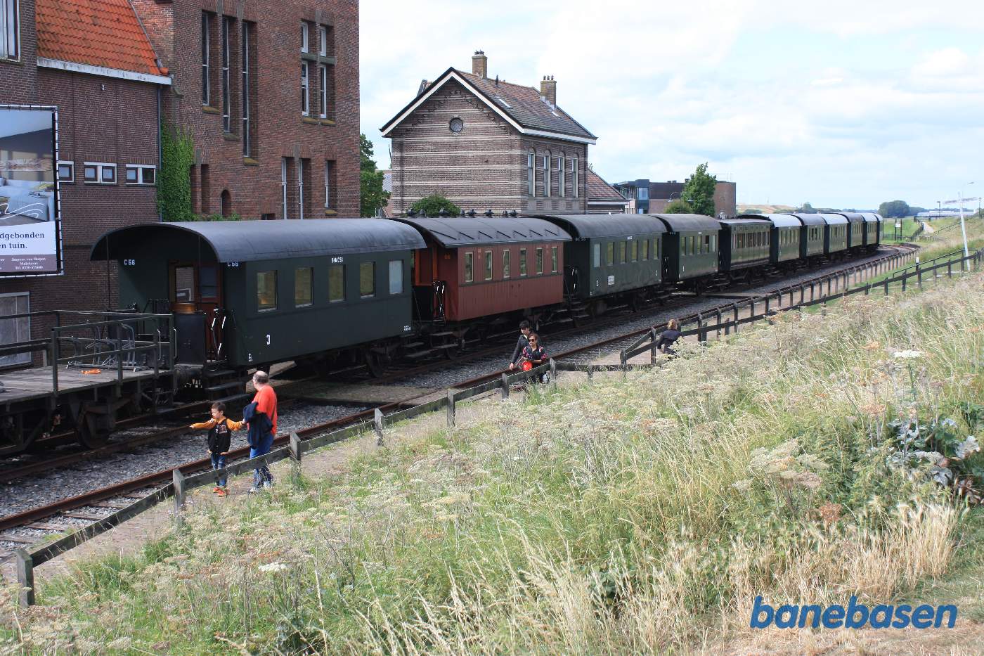 Persontoget ved perron