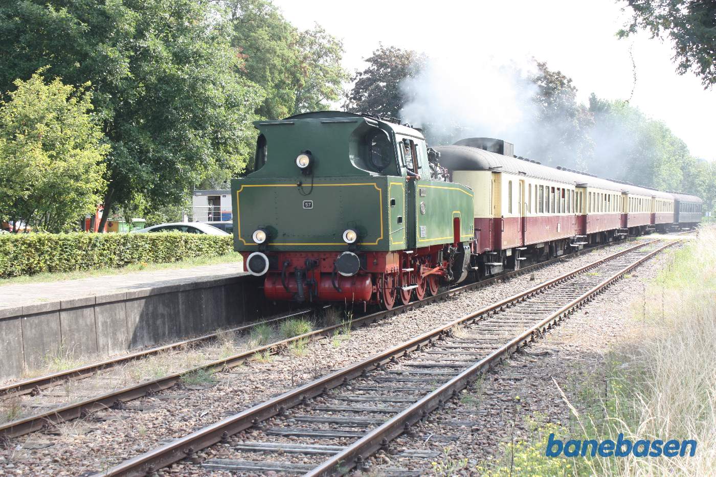 Persontoget ankommer til stationen