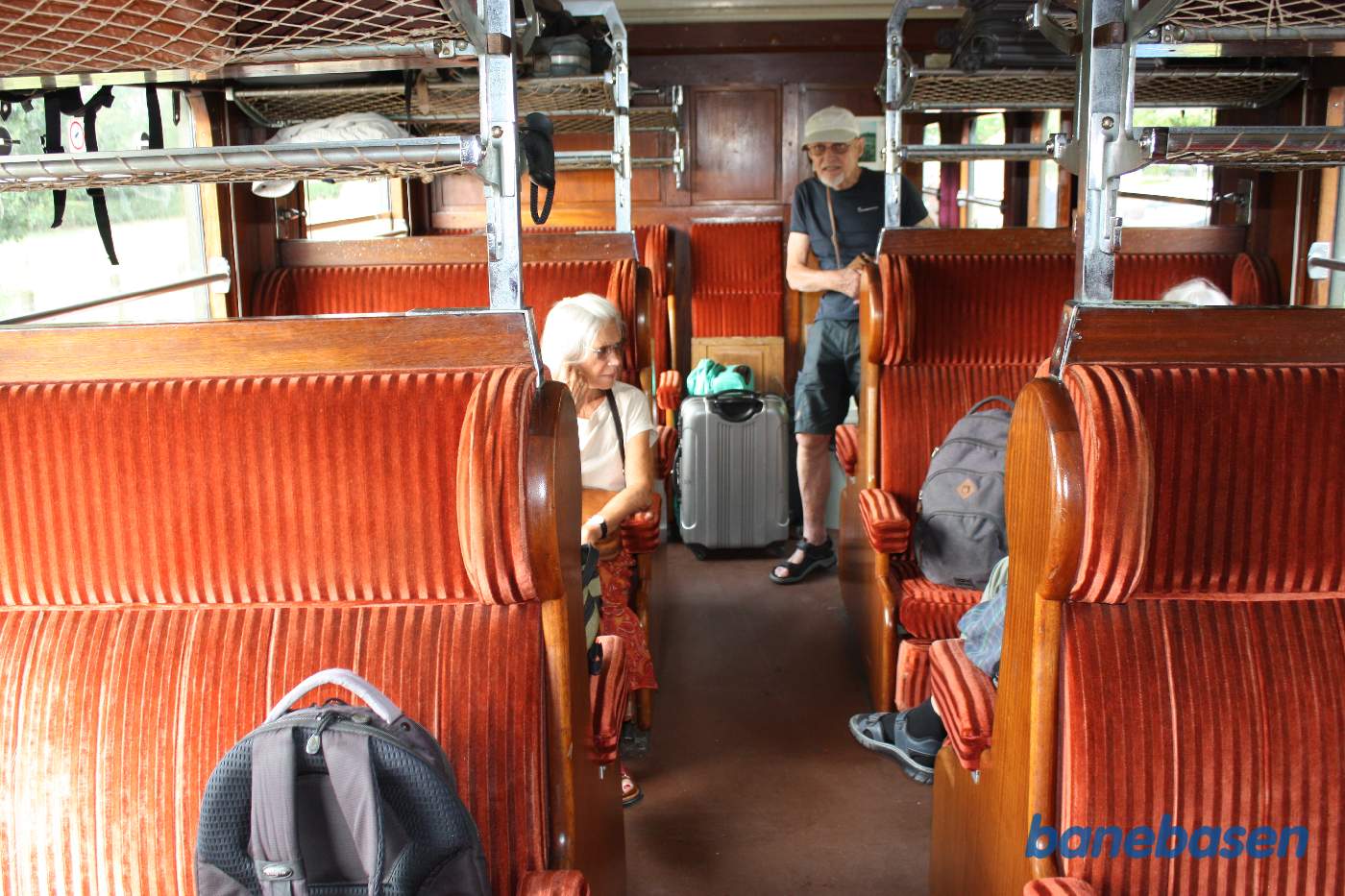 En personvogn set indefra