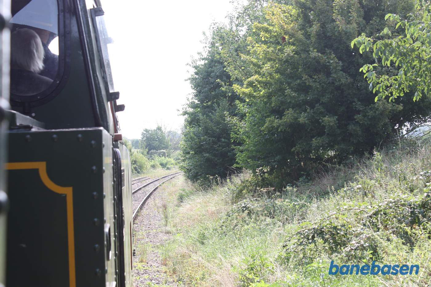 Billede fremad forbi lokomotivet