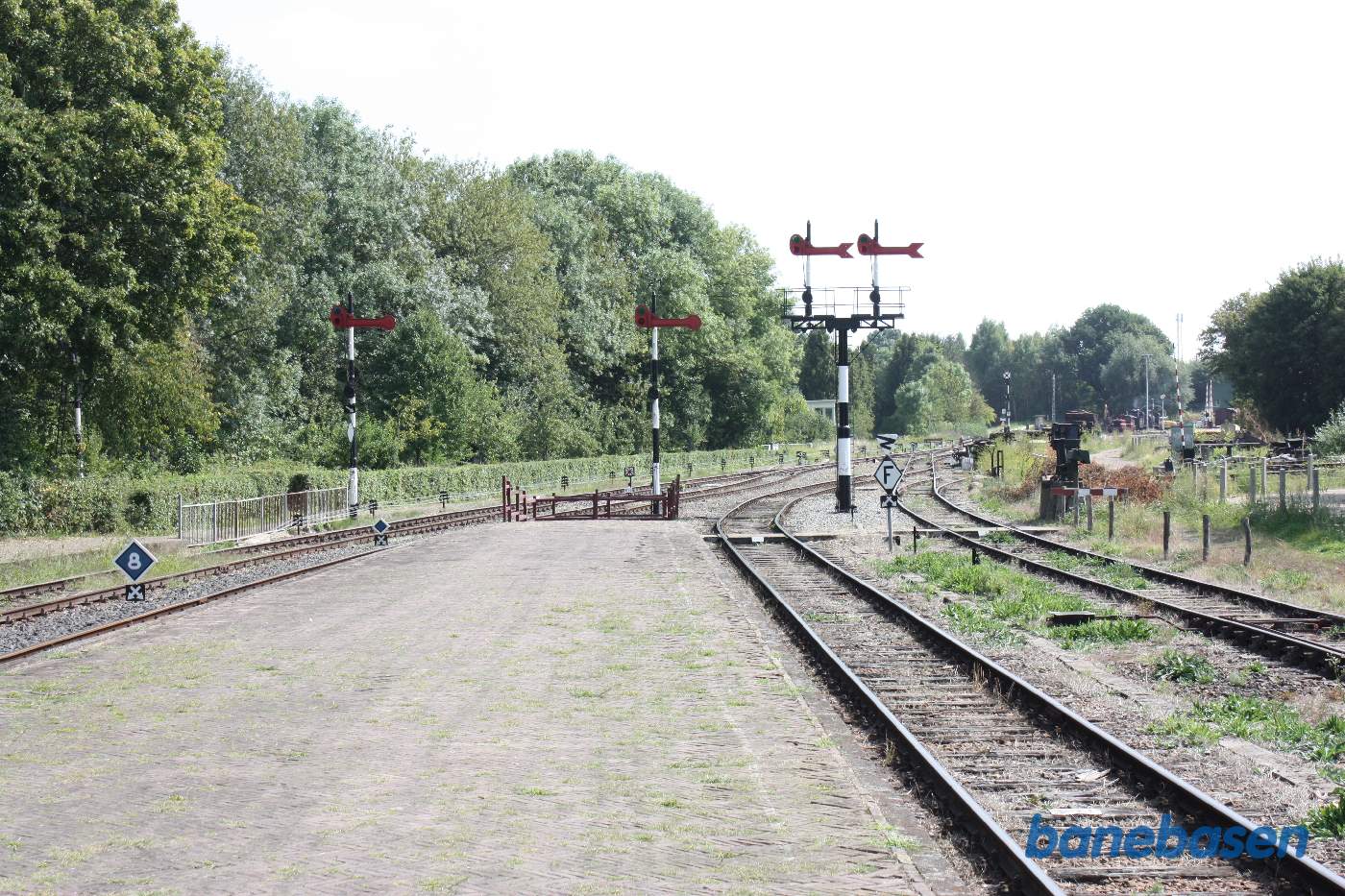 Udkørselssignalerne for enden af perronen