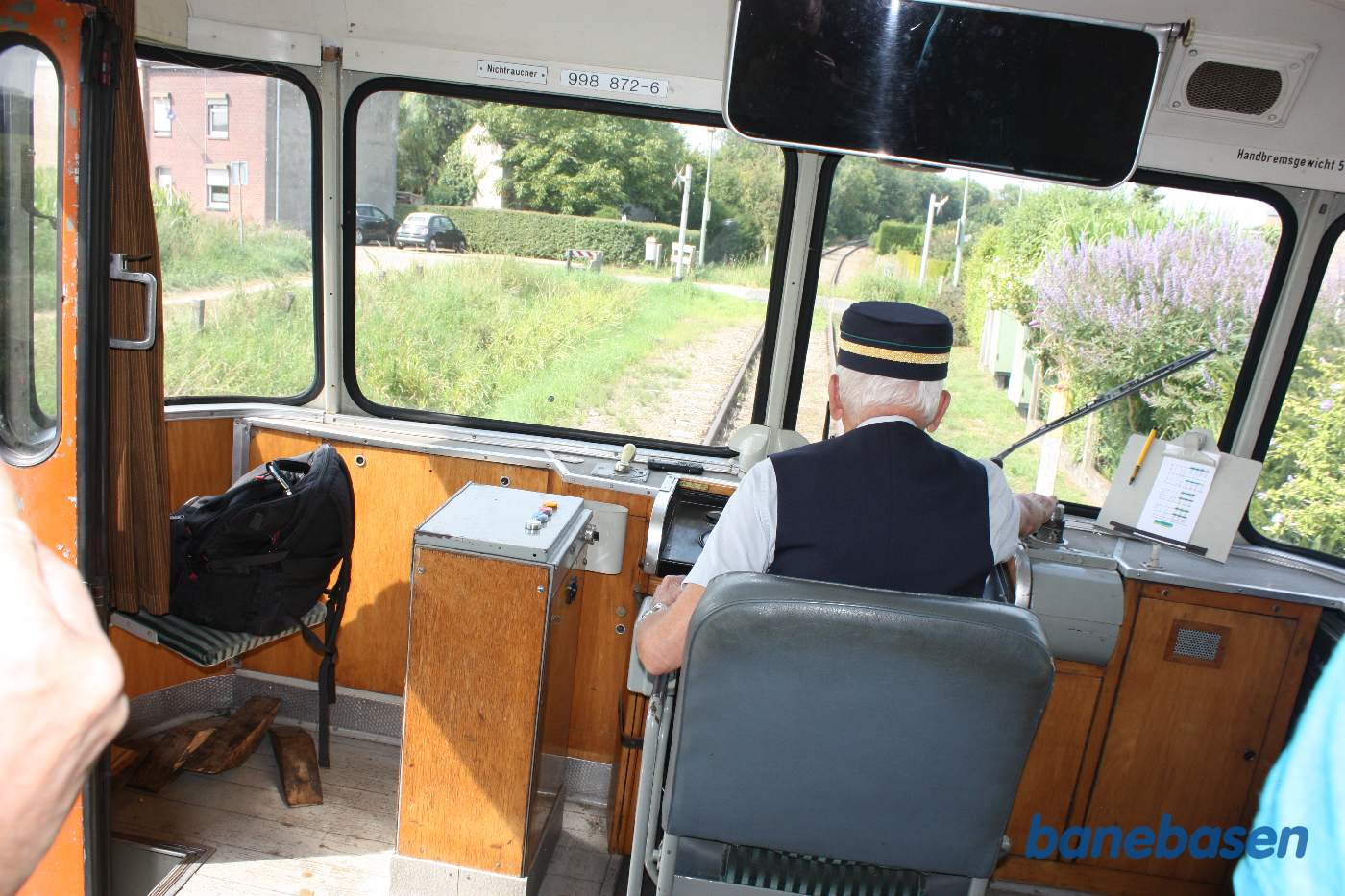 Trinbrættet ses inde til højre lige før vejoverskæringen