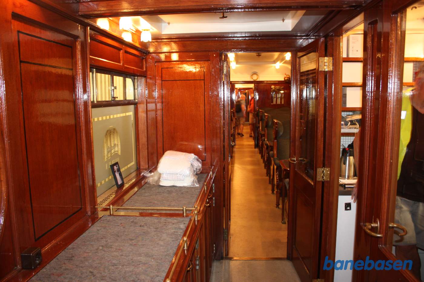 Gangen ud for anretterværelset i den flotte Pullman salonvogn
