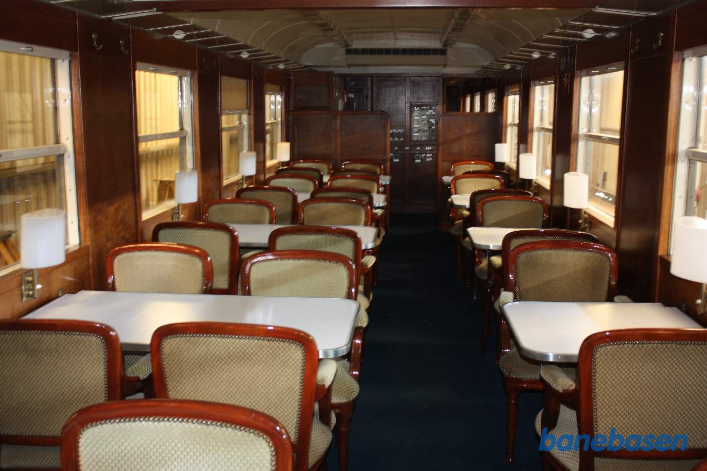 Restauranten inde i vognen