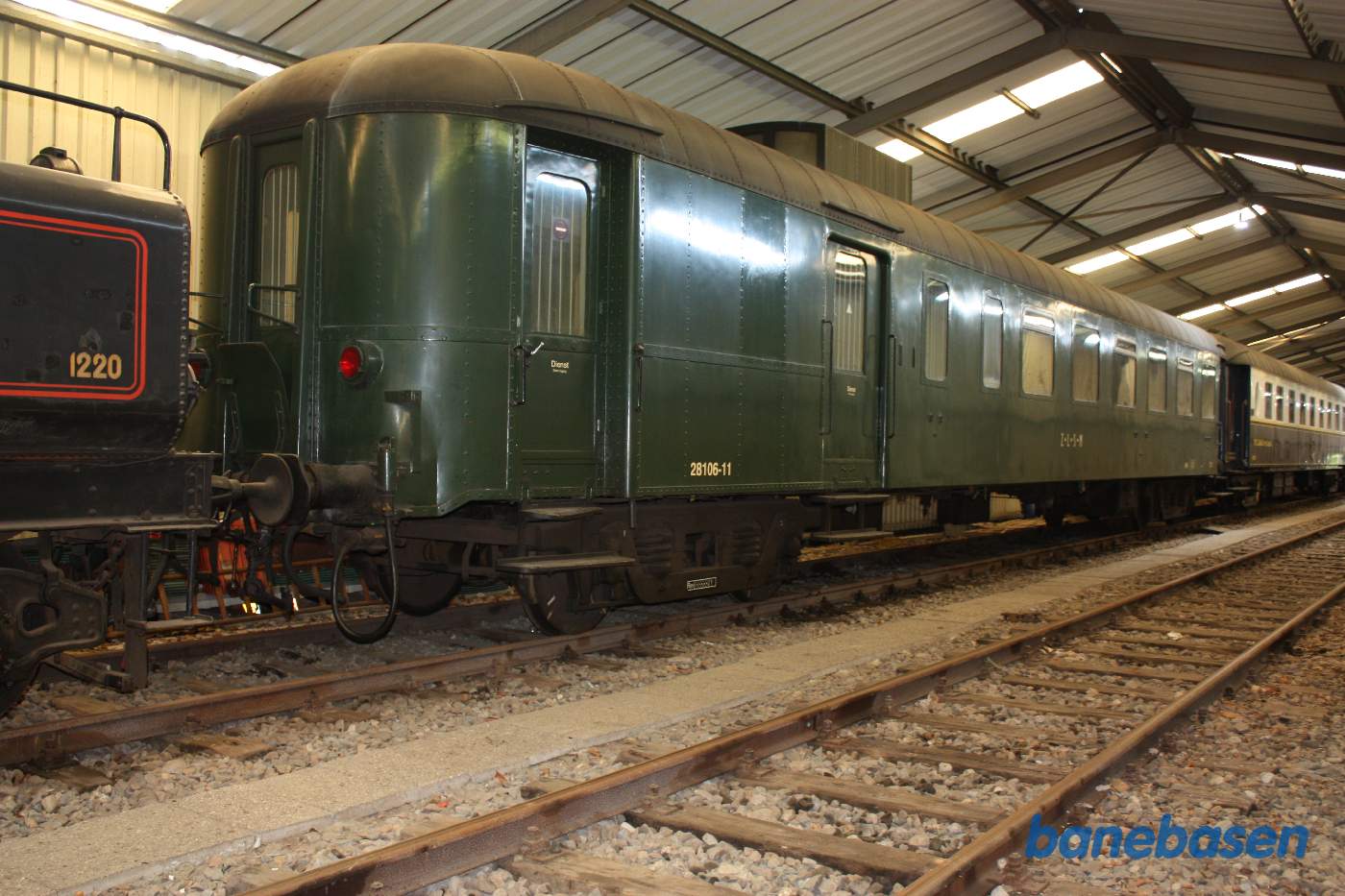 Efter Pullman salonvognen kom en af banens person-og pakvogne