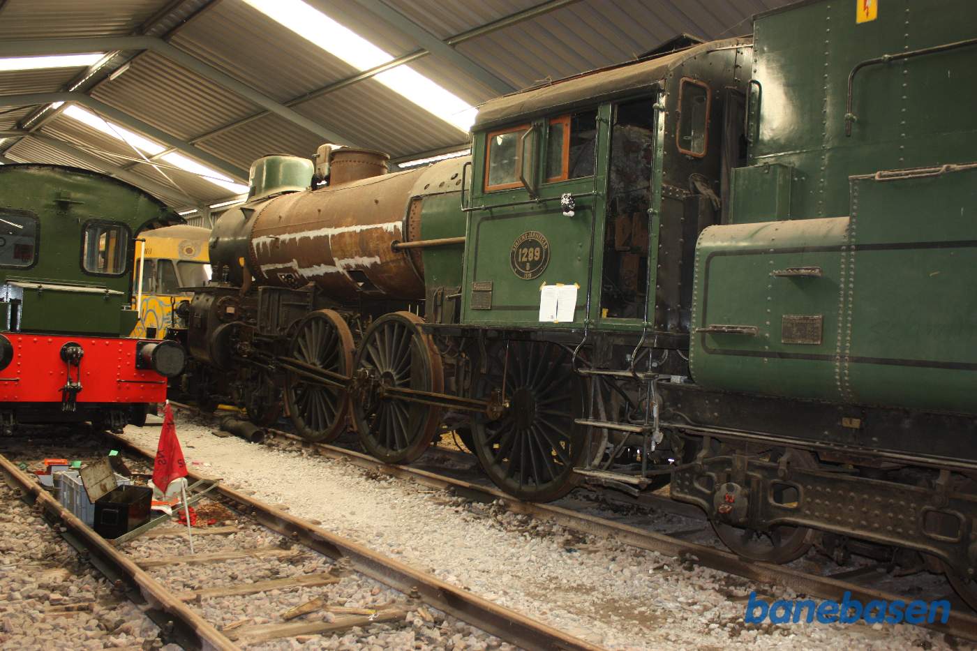 Delvis afpillet damplokomotiv