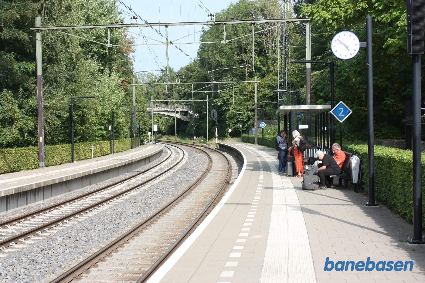 Rejseholdet venter på toget til Heerlen og derfra til Aachen