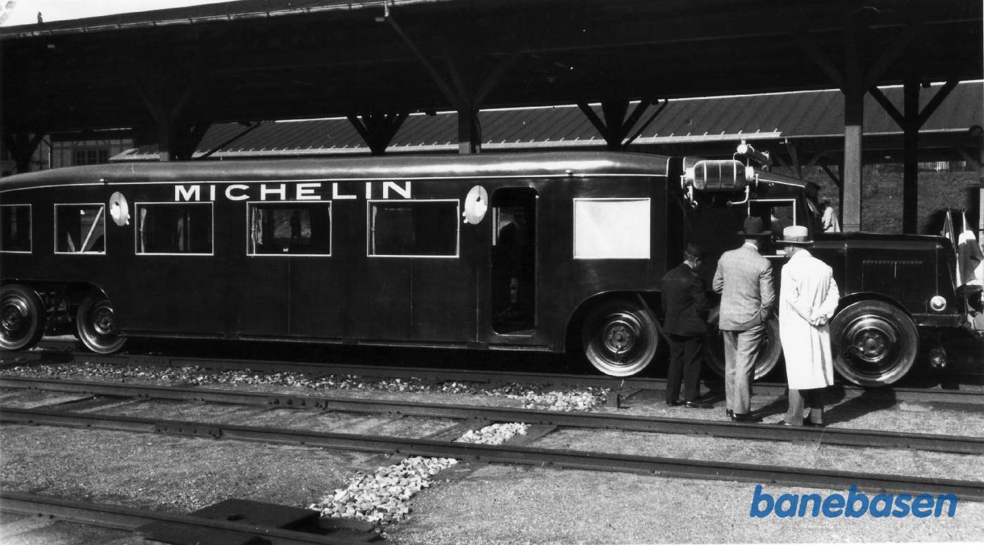 Fransk motorvogn på gummihjul