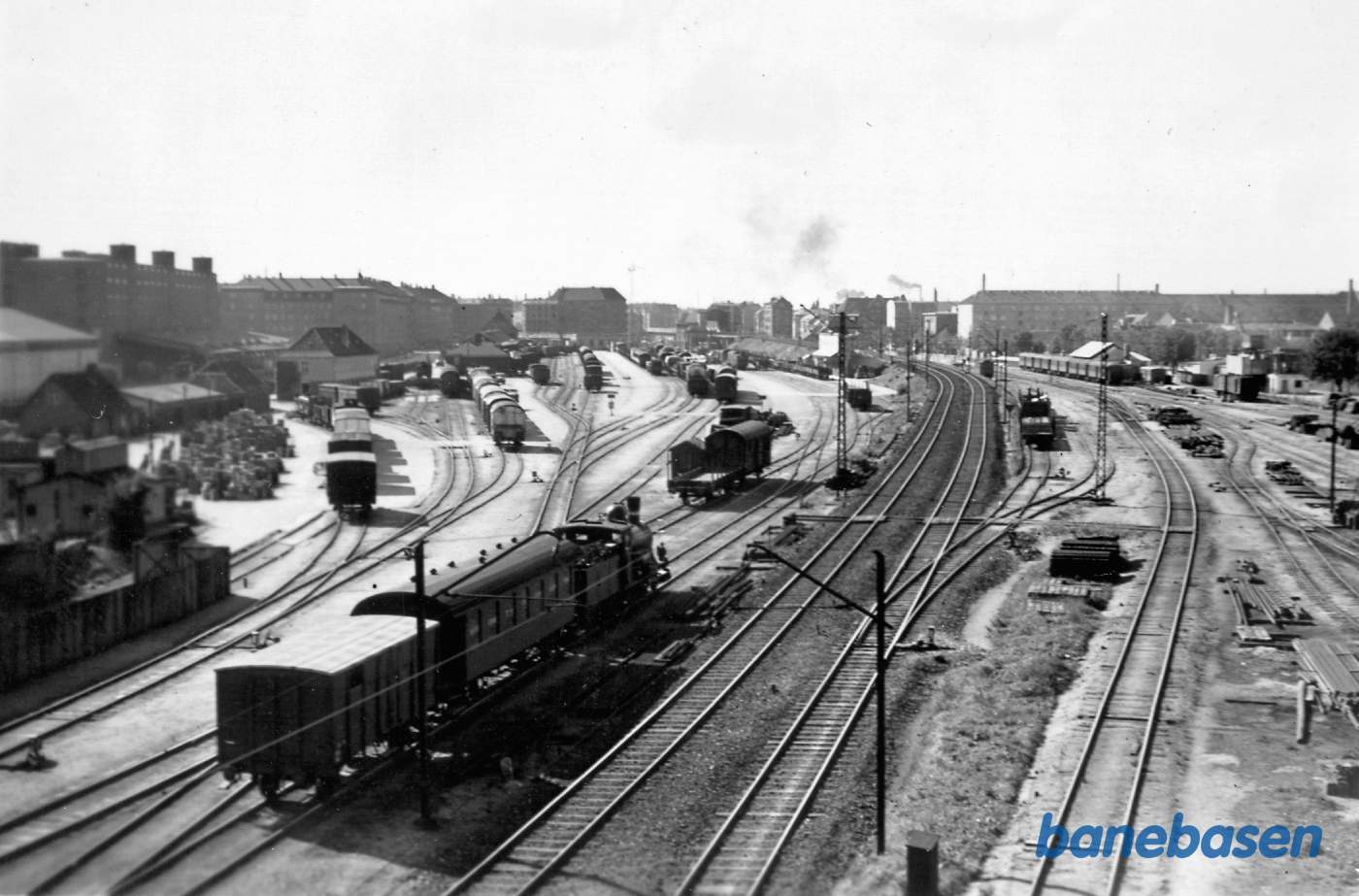 Nørrebro godsbanegård, "Højbanen" og Hareskovbanens sporareal set fra Tagensvej