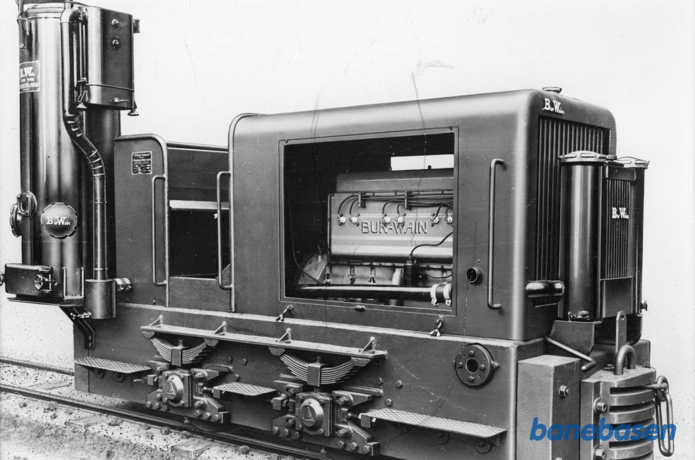 Pedershaab-bygget rangertraktor hos B&W forsynet med BUR-WAIN dieselmotor modificeret til gengas. Gengasanlægget er monteret bagerst