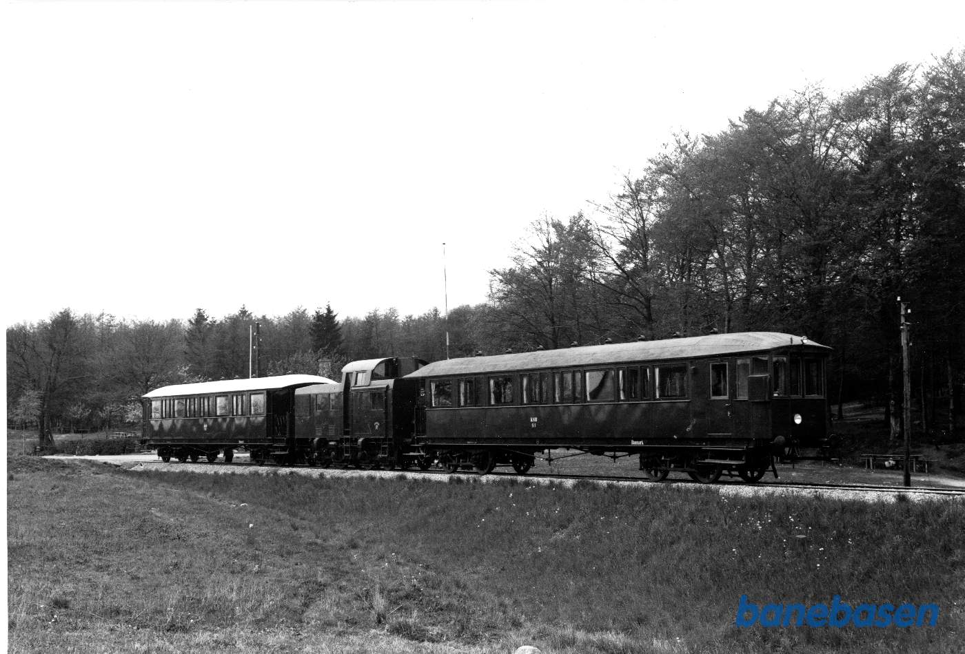 Prøvetog med de to styrevogne S 2 og S 1 med overkørslen for Frederiksborgvej til venstre