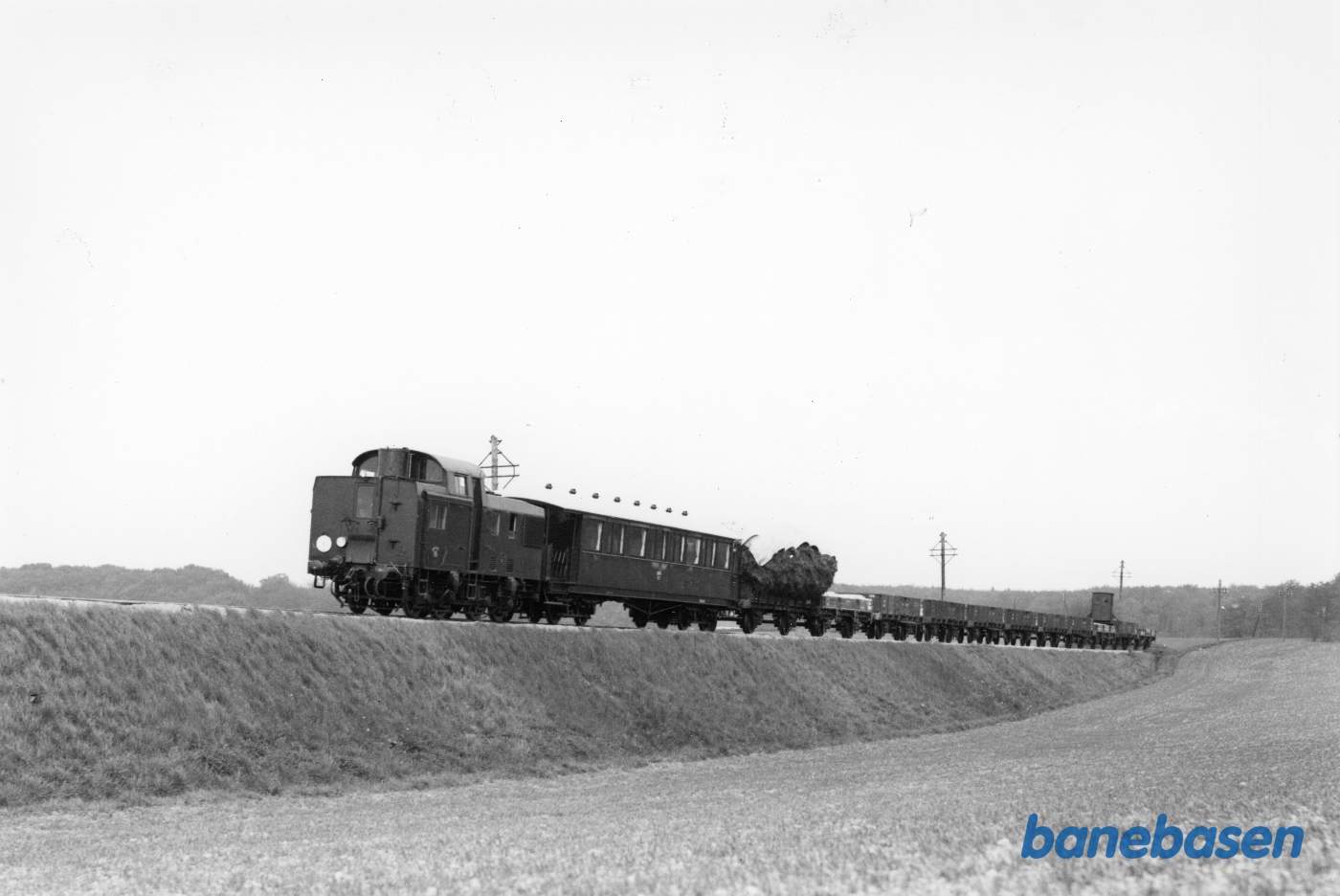 Opad bakken kort før Værløse et særtog mod København med en stamme med styrevogn S 2 og elleve godsvogne, formentlig en belastningsprøve