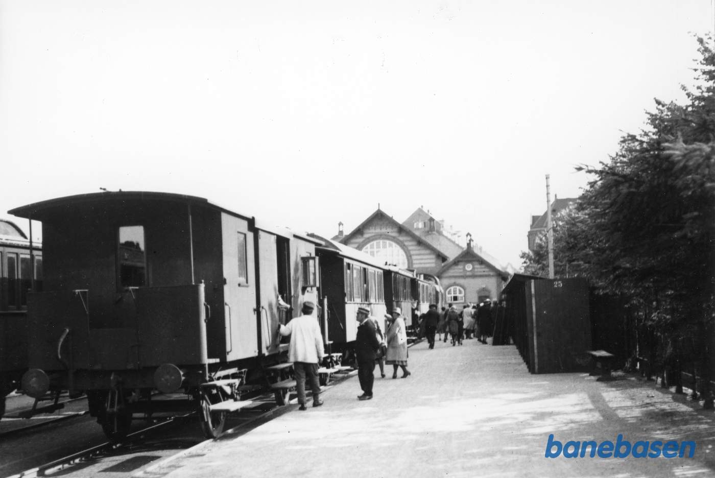 Persontog fra Slangerup fremført af formentlig M 1 er ankommet