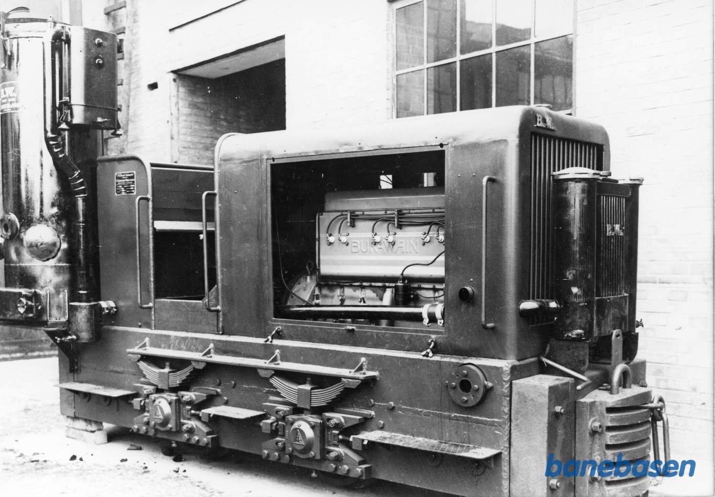 Pedershaab-bygget rangertraktor hos B&W forsynet med BUR-WAIN dieselmotor modificeret til gengas. Gengasanlægget er monteret bagerst