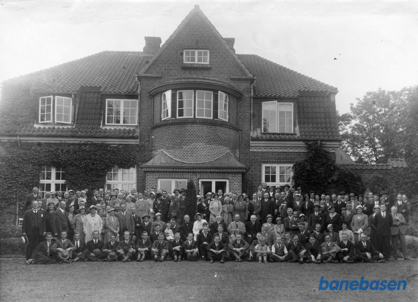 Frichs-funktionære i direktørens have