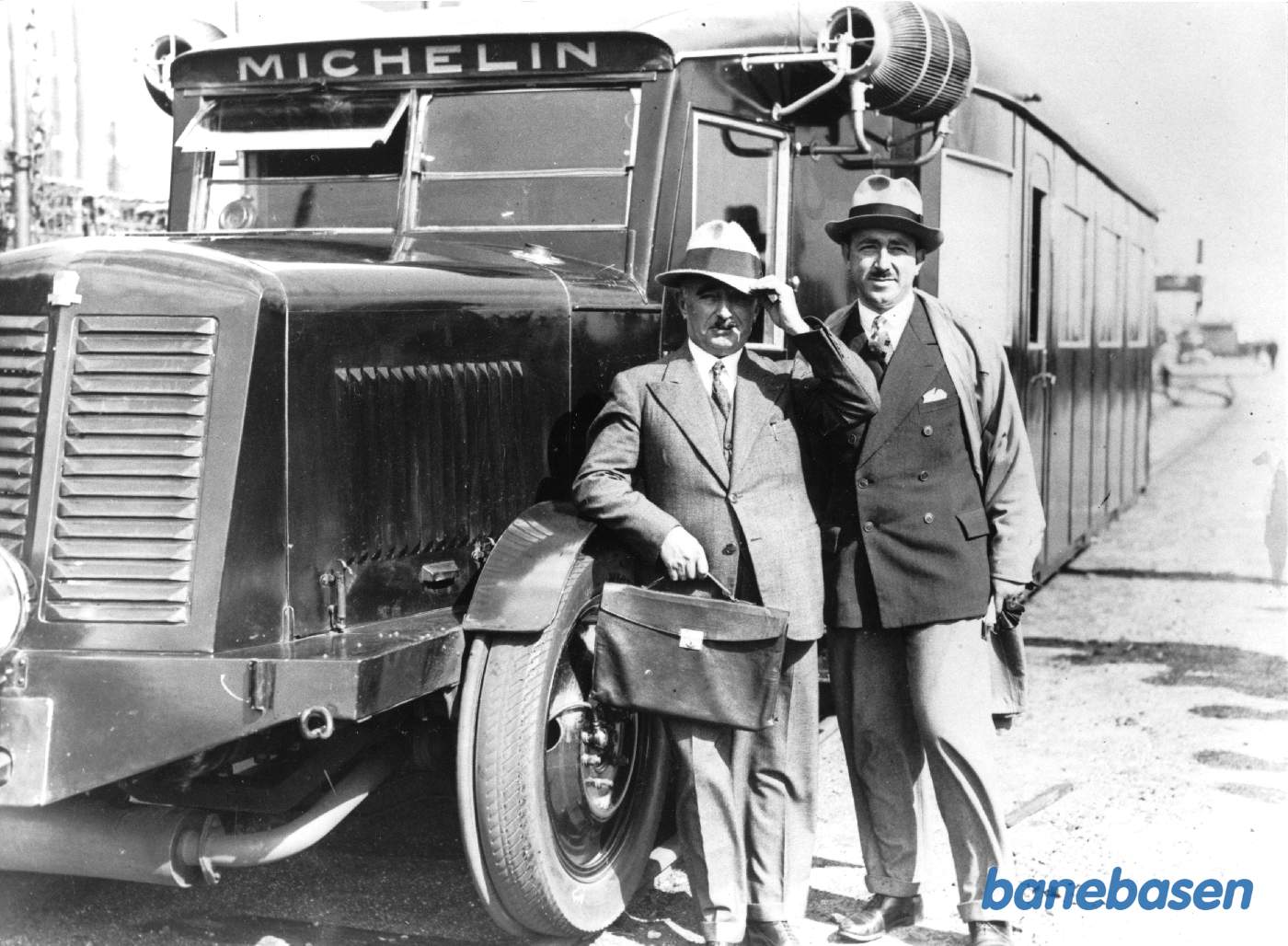 Fransk motorvogn på gummihjul