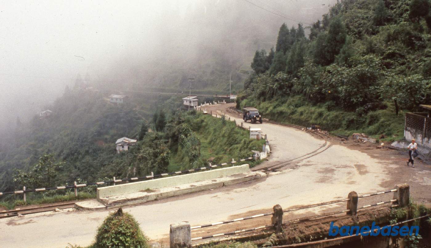 Sporet fra Batasia Loopet i retning mod Darjeeling