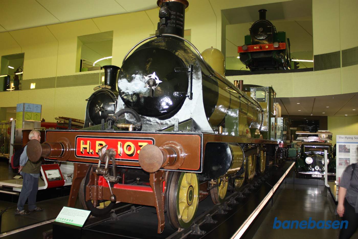 På det nybyggede trafik museum, der ligger lige ned til floden Clyde, er der mange flotte lokomotiver, sporvogne og busser samt et rigtigt sejlskib, her er vi lige kommet ind på museet