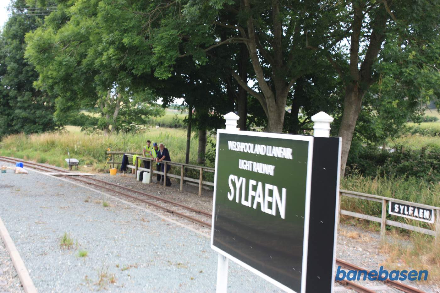 Stationen set fra bagperronen af toget