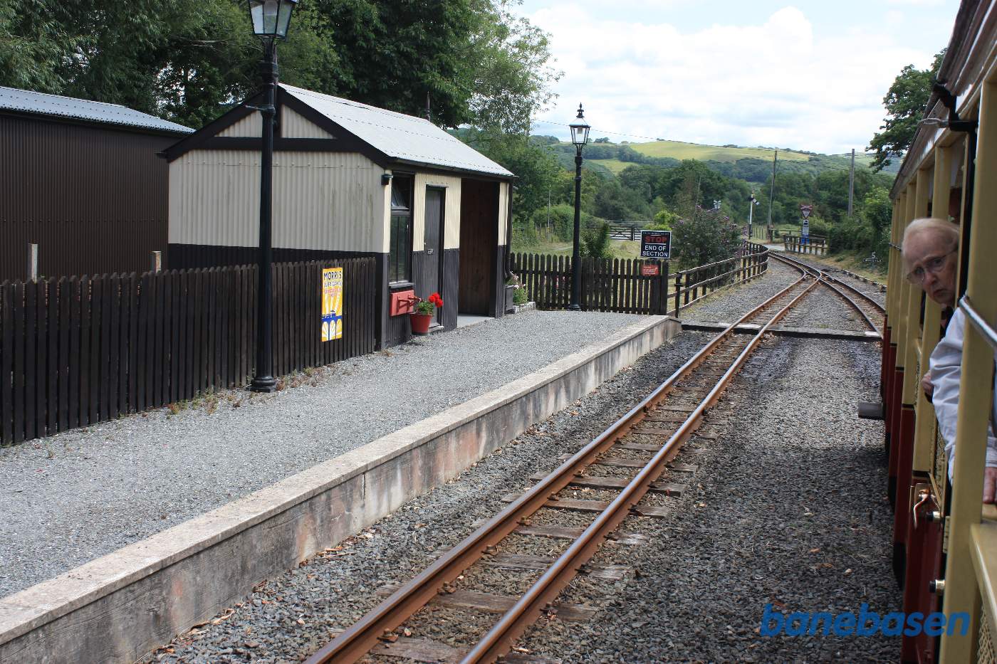 Perron og stationsbygningen