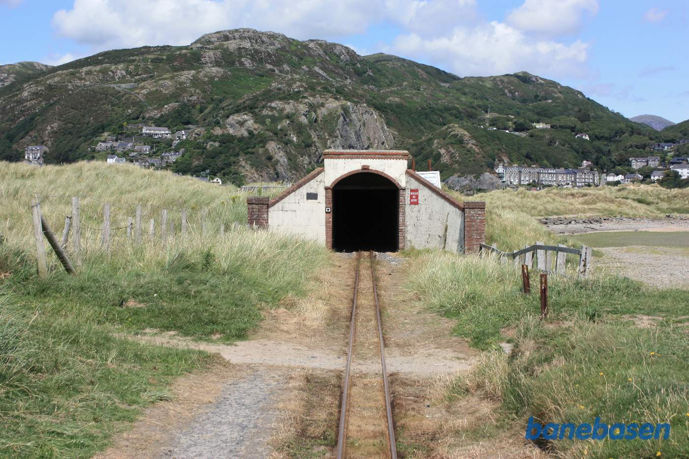 Tunnelportalen lige fremme